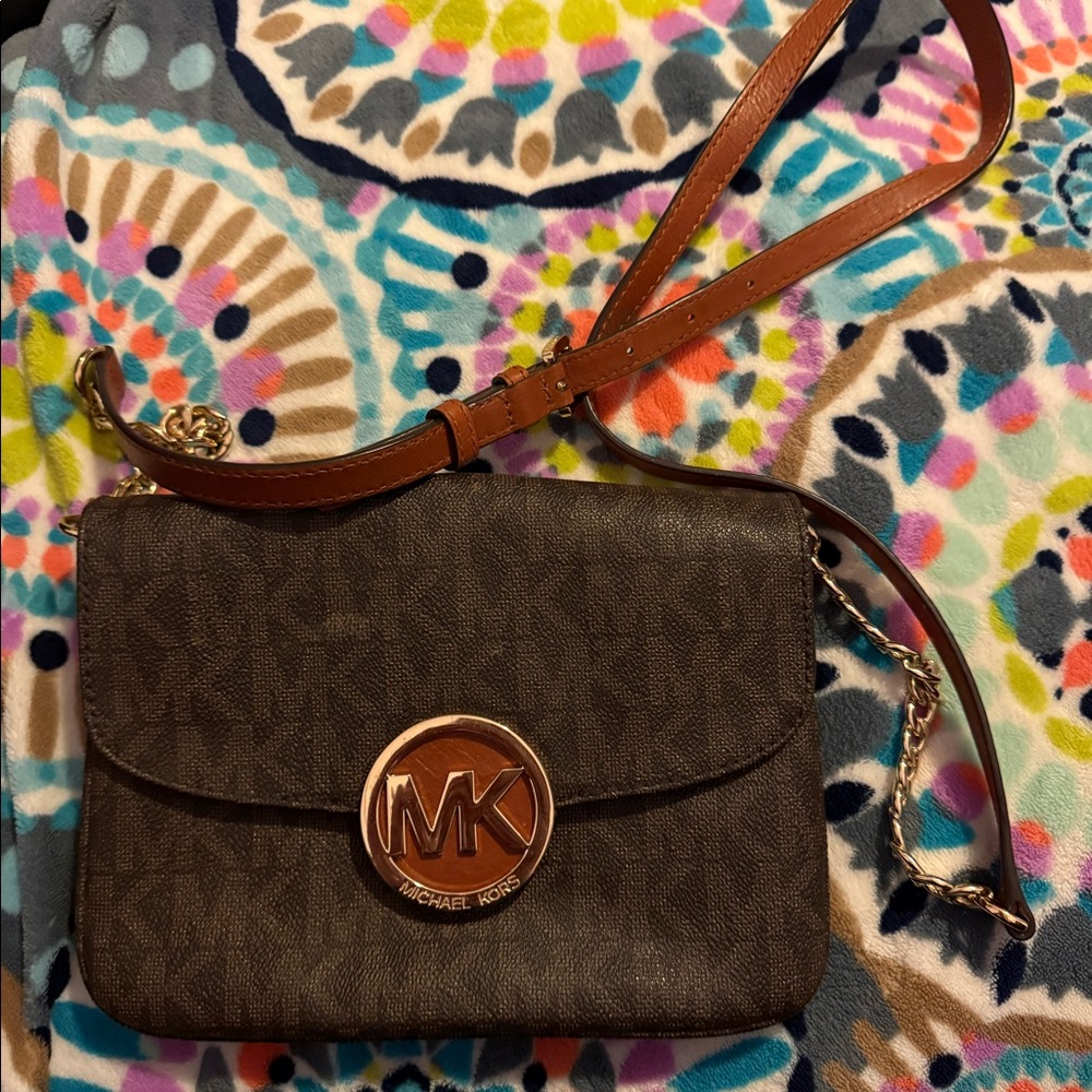 Micheal Kors Flap Top Crossbody!